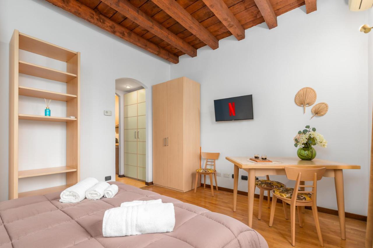 Conciliazione-centralissima * Milan